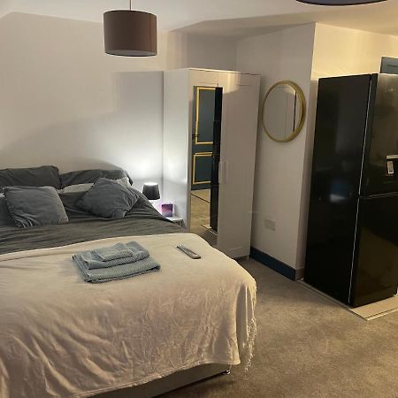 Lovely Studio Apartment Located In Birmingham Eksteriør billede
